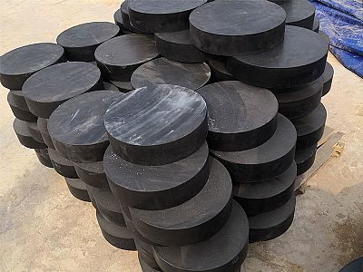 叙州区板式橡胶支座由若干层橡胶片与薄钢板经加压硫化